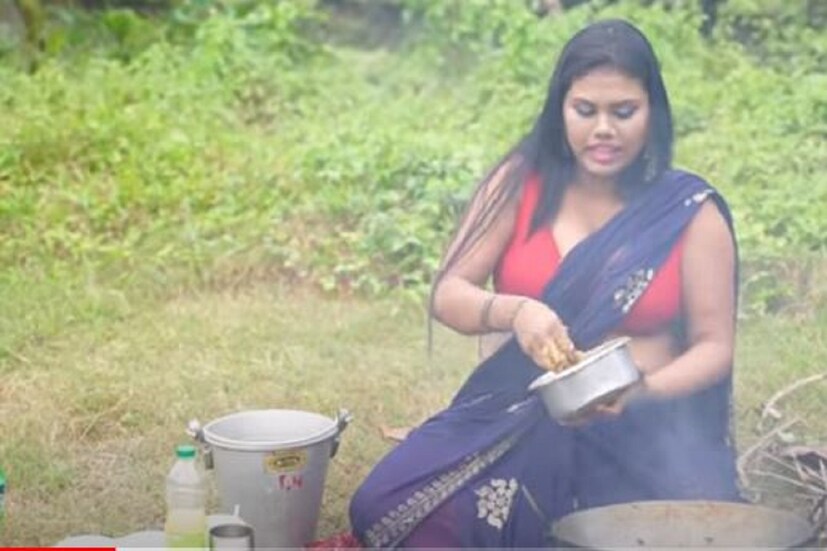 তবে ইউনিক ভিলেজ ফুড প্ল্যাটফর্ম থেকে শেষ যে দুটি ভিডিও আপলোড হয়েছে তার এরকম লক্ষ লক্ষ ভিউ হয়নি৷ Photo Courtesy- Unique Village Food/ Youtube/ Video Grab