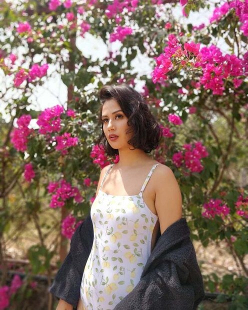 উল্লেখ্য, এয়ারটেলের পাশাপাশি ‘‌সানফিস্ট বিস্কুট’‌–এরও বিজ্ঞাপনে দেখা গিয়েছিল সাশাকে।অনেকসময় বিজ্ঞাপনের হাত ধরে পরিচিত হওয়া বহু শিল্পীর আসল পরিচয় আমাদের জানা হয় না। সকলের অলক্ষেই থেকে যান তাঁরা।