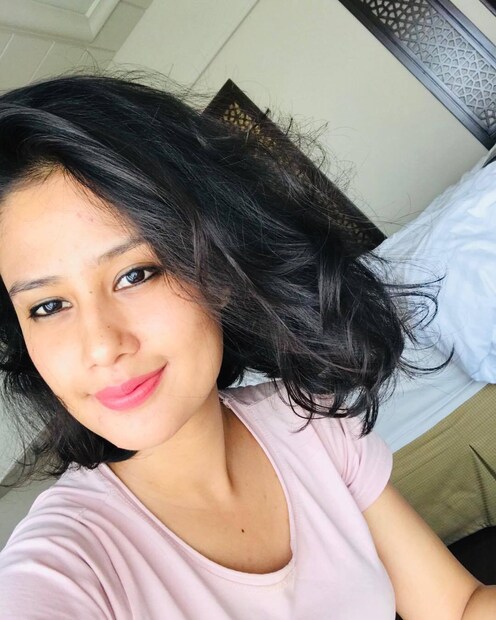 ২০১৫ থেকে এয়ারটেলের ৪’জি গার্ল হিসেবেই পরিচিতি পেতে শুরু করেন সাশা ছেত্রী। একটা সময় সোশ্যাল মিডিয়ায় রাতারাতি সেনসেশন হয়ে উঠেছিলেন সাশা। এয়ারটেলের একাধিক বিজ্ঞাপনের মুখ হিসেবে চারিদিকে তার হোডিং ছেয়ে গিয়েছিল। বলাই বাহুল্য, এখনও বহু মানুষের কাছে তিনি এয়ারটেল গার্ল নামেই পরিচিত।