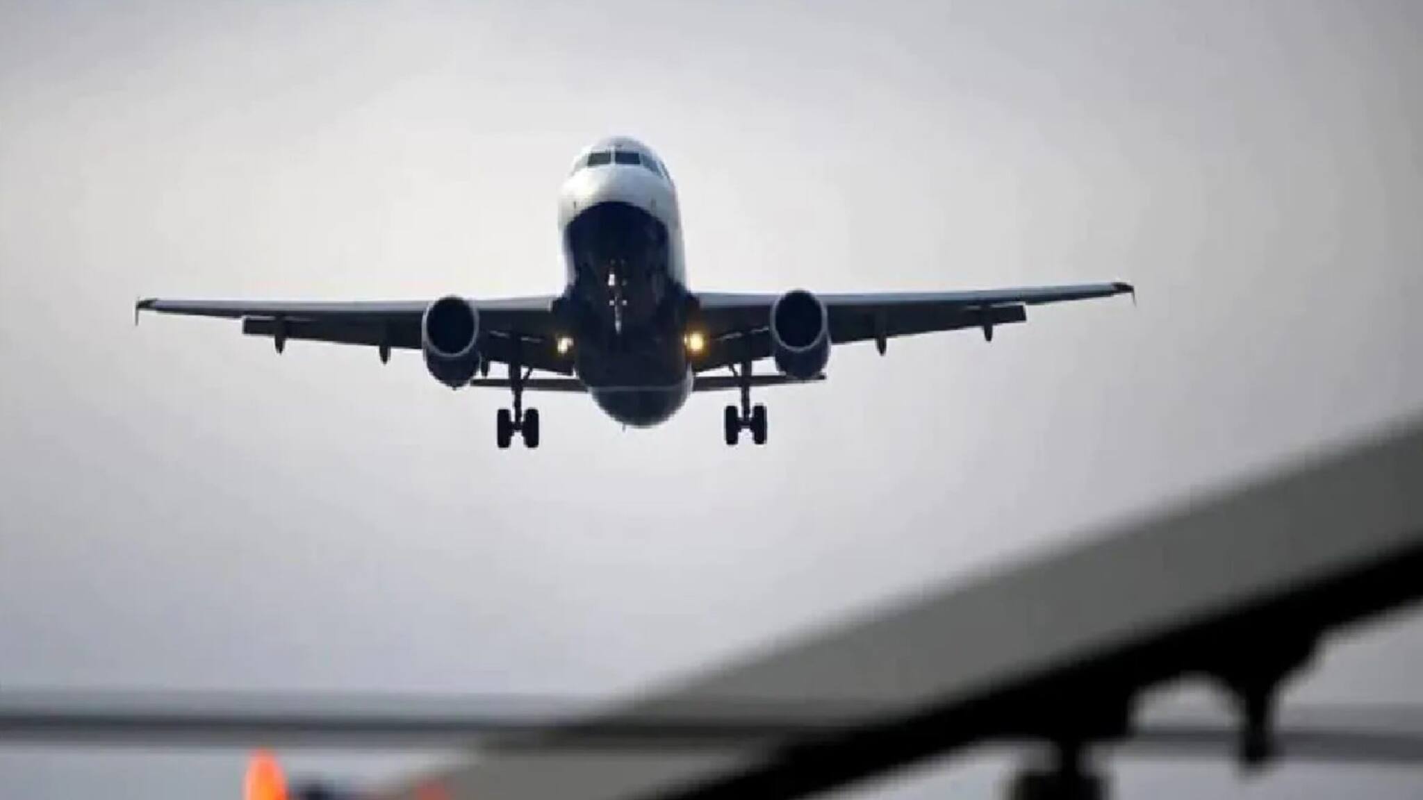 Tricks To Book Cheap Flight Tickets: মূল্য বৃদ্ধির বাজারে সস্তায় পেতে চান বিমানের টিকিট! বেছে নিন এই ৮টি কৌশল