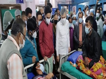 হাসপাতালে রেল মন্ত্রী