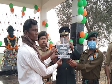 রাজেশ ওঁরাওকে মরোনত্তর সম্মান