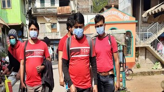 করোনা-যুদ্ধে পথে রেড ভলেন্টিয়ার্স 