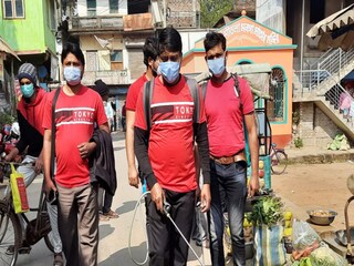 করোনা-যুদ্ধে পথে রেড ভলেন্টিয়ার্স 