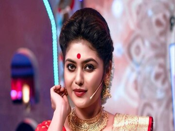 নেটপাড়ায় ভাইরাল সায়নী ঘোষ 
Photo : File Photo 
