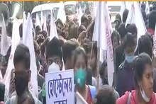 স্কুল খোলার দাবিতে প্রতিবাদে পথে নামলো SFI, কলেজ স্ট্রিটে ব্যাপক বিক্ষোভ
