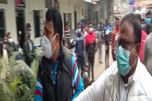 ছিলেন তৃণমূল নেতা, এখন নির্দল, হঠাৎ সদলবলে বসে পড়লেন থানায়! বিষয়টা কী?