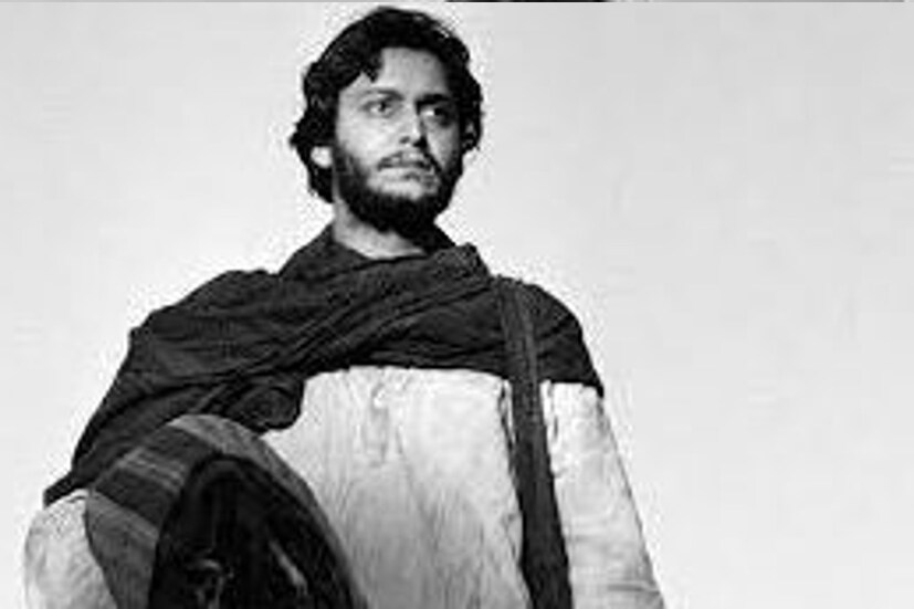 মিমি চক্রবর্তী সৌমিত্র চট্টোপাধ্যায়ের তরুণ বয়সের ছবি শেয়ার করে ক্যাপশনে লিখেছেন, 'ভালো থেকো'। 