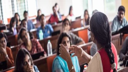 এসএসসি: বদলির নয়া নির্দেশ হাইকোর্টের
প্রতীকী ছবি। এসএসসি: বদলির নয়া নির্দেশ হাইকোর্টের
প্রতীকী ছবি।