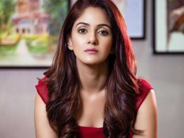 নতুন বছরের শুরুতেই খারাপ খবর! স্বজন হারালেন তৃণা সাহা 