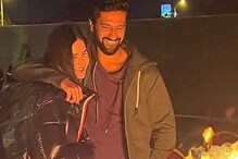 Katrina Kaif And Vicky Kaushal: বিয়ের পরে প্রথম লোহরি! পরস্পরকে আদরে ভরিয়ে দিলেন ভিকি ও ক্যাটরিনা Katrina Kaif And Vicky Kaushal: বিয়ের পরে প্রথম লোহরি! পরস্পরকে আদরে ভরিয়ে দিলেন ভিকি ও ক্যাটরিনা
