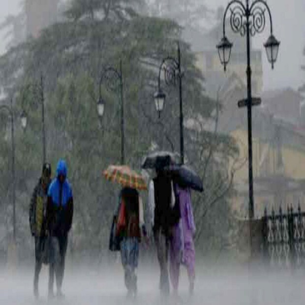 আগামী দুদিন কুয়াশার সর্তকতা রাজ্য জুড়ে। উত্তরবঙ্গের প্রায় সব জেলাতেই ঘন থেকে অতি ঘন কুয়াশার সর্তকতা। ঘন কুয়াশার সর্তকতা দার্জিলিং কালিম্পং আলিপুরদুয়ার কোচবিহার জলপাইগুড়ি এবং উত্তর ও দক্ষিণ দিনাজপুরে। 