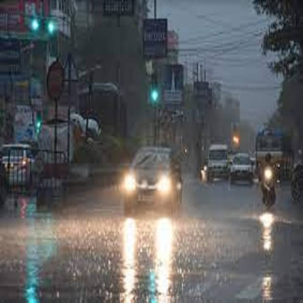আগামী দুই দিনে ৫ ডিগ্রি পর্যন্ত তাপমাত্রা বাড়তে পারে। তার পরেও তাপমাত্রা কমার সম্ভাবনা নেই। উত্তর ও দক্ষিণ দুই বঙ্গেই শীতের আমেজ কমবে। সকাল ও সন্ধ্যায় হালকা শীতের আমেজ থাকলেও বেলা বাড়লে শীত উধাও হবে। 