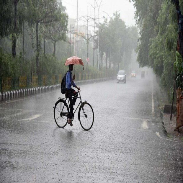 আগামী কাল ৫ ডিগ্রি পর্যন্ত তাপমাত্রা বাড়তে পারে। তার পরেও তাপমাত্রা কমার সম্ভাবনা দেখছে না হাওয়া অফিস। উত্তর ও দক্ষিণ দুই বঙ্গেই শীতের আমেজ কমবে বলে জানা গিয়েছে। সকাল ও সন্ধ্যায় হালকা শীতের আমেজ থাকলেও বেলা বাড়লে শীত উধাও হয়ে যাবে।