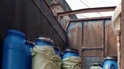 এই ড্রামে আসত ড্রাগ তৈরির সরঞ্জাম এই ড্রামে আসত ড্রাগ তৈরির সরঞ্জাম