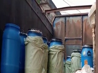 এই ড্রামে আসত ড্রাগ তৈরির সরঞ্জাম