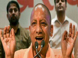 এই প্রথমবার বিধানসভা নির্বাচনে লড়ছেন উত্তর প্রদেশের মুখ্যমন্ত্রী যোগী আদিত্যনাথ৷ এ দিনই গোরক্ষপুর শহর কেন্দ্রে লড়াইয়ের জন্য মনোনয়ন জমা দিয়েছেন যোগী৷ মনোনয়নপত্রে সঙ্গে হলফনামায় নিজের সম্পত্তি সংক্রান্ত তথ্য জমা দিয়েছেন উত্তর প্রদেশের মুখ্যমন্ত্রী৷ 