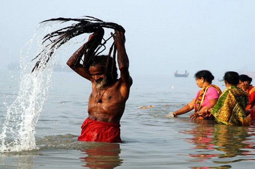 *আজও কলকাতায় হালকা মাঝারি বৃষ্টির (Rain) সম্ভাবনা রয়েছে। শুক্রবার পর্যন্ত বৃষ্টি চলতে পারে বিক্ষিপ্তভাবে। ১৪ জানুয়ারি অবধি বৃষ্টি সম্ভাবনা থাকছে বিভিন্ন জায়গায়। আগামী ৪-৫ দিন উত্তর ভারতে ঘন কুয়াশা এবং শৈত্যপ্রবাহের পূর্বাভাস দিয়েছে হাওয়া অফিস। ফাইল ছবি।
