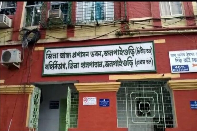 *করোনার বাড়বাড়ন্ত ঠেকাতে লক ডাউনের সিদ্ধান্ত নিল জলপাইগুড়ি পুরসভা। করোনা ঠেকাতে বড়সড় সিদ্ধান্ত নিল জলপাইগুড়ি পুরসভা। আগামী ১৯, ২২, ৩০, ৩১ জানুয়ারি এই চারদিন জলপাইগুড়ি পুরসভা এলাকায় সম্পূর্ণ লকডাউনের সিদ্ধান্ত নিল। ফাইল ছবি। 