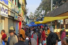 চোখ রাঙাচ্ছে কোভিড, তার মধ্যেই উপচে পড়া ভিড়, মাস্ক উধাও নকশালবাড়ি হাটে