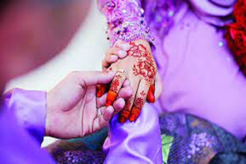 পৌরাণিক মান্যতায় জানতে পারা যায় যে মহিলাদের সঙ্গে চন্দ্রের এক প্রবল ৷ বুধবার বুধ গ্রহের সঙ্গে সম্পর্ক যুক্ত ৷ বুধ ও চন্দ্রের মধ্যে এক শত্রুতার সম্পর্ক রয়েছে ৷ এই কারণেই বুধবার বিবাহিত মেয়েকে শ্বশুরবাড়িতে পাঠানো উচিৎ নয় ৷ প্রতীকী ছবি ৷