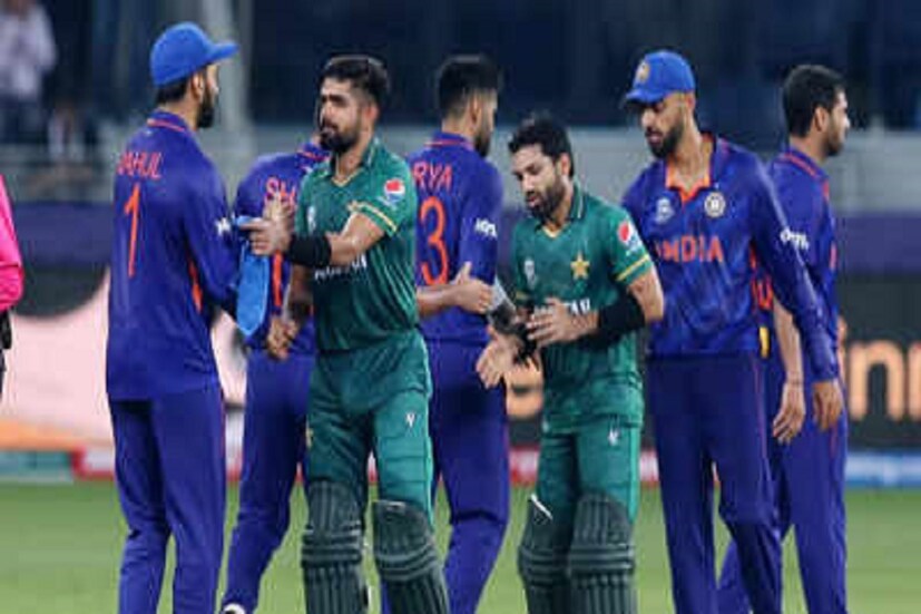 দুবাই আন্তর্জাতিক স্টেডিয়ামে (Dubai International Stadium) পাকিস্তানের কাছে দশ উইকেটে হেরেছে ভারতীয় ক্রিকেট (Team India) দল ৷ ফাইল ছবি ৷ 