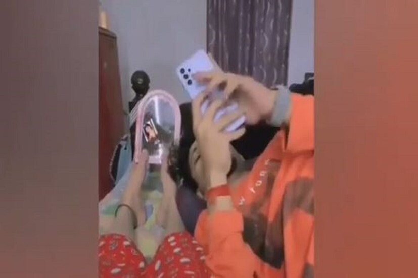 সোশ্যাল মিডিয়ায় স্বামী স্ত্রী সংক্রান্ত বহু মজার ভিডিও (Wife Husband Funny Video) বহু সময় ভাইরাল হয়ে থাকে ৷ বেশ কিছু ভিডিও-র বিষয়বস্তু স্বামী স্ত্রীর প্রেম ৷ ছবি সৌজন্যে ইনস্টাগ্রাম ৷