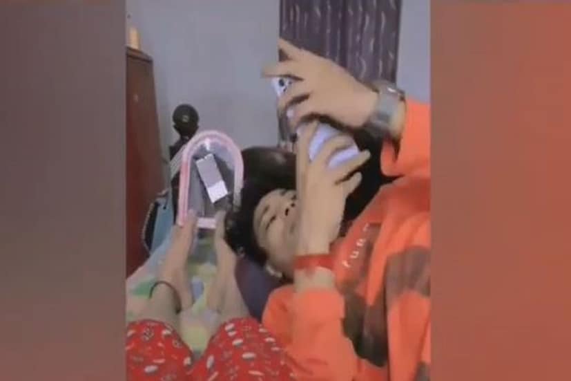 ছবিটি ইনস্টাগ্রামে black_lover__ox নামক একটি পেজে আপলোড করা হয়েছে যা রীতিমত তোলপাড় করেছে সোশ্যাল মিডিয়ায়, দুর্বার গতিতে ভাইরালও হয়েছে ৷ ছবি সৌজন্যে ইনস্টাগ্রাম ৷