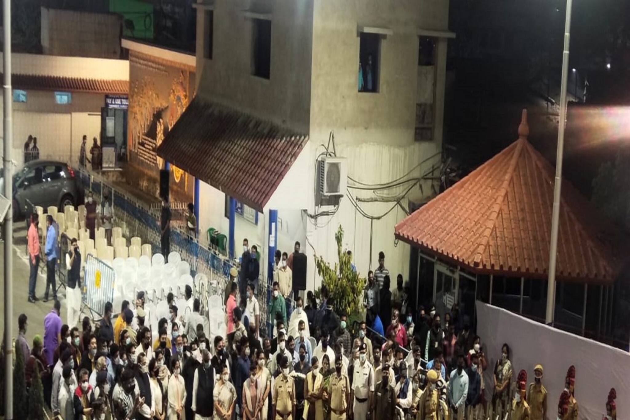 কেওড়াতলা মহাশ্মশানেই শেষ হল সন্ধ্যা কাহিনি ! চোখের জলে শেষ বিদায় গীতশ্রীকে !