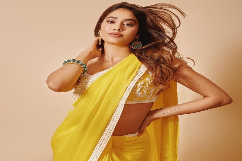 অভিনয়গুণে ও ফ্যাশন সেন্সে নজর কাড়ছেন শ্রীদেবীর বড় মেয়ে অভিনেত্রী জাহ্নবী কাপুর (Janhvi Kapoor Photos)। সম্প্রতি হলুদ শাড়িতে নজরে জাহ্নবী। সব ছবি ভাইরাল সোশ্যাল মিডিয়ায় (Janhvi Kapoor Photos)।