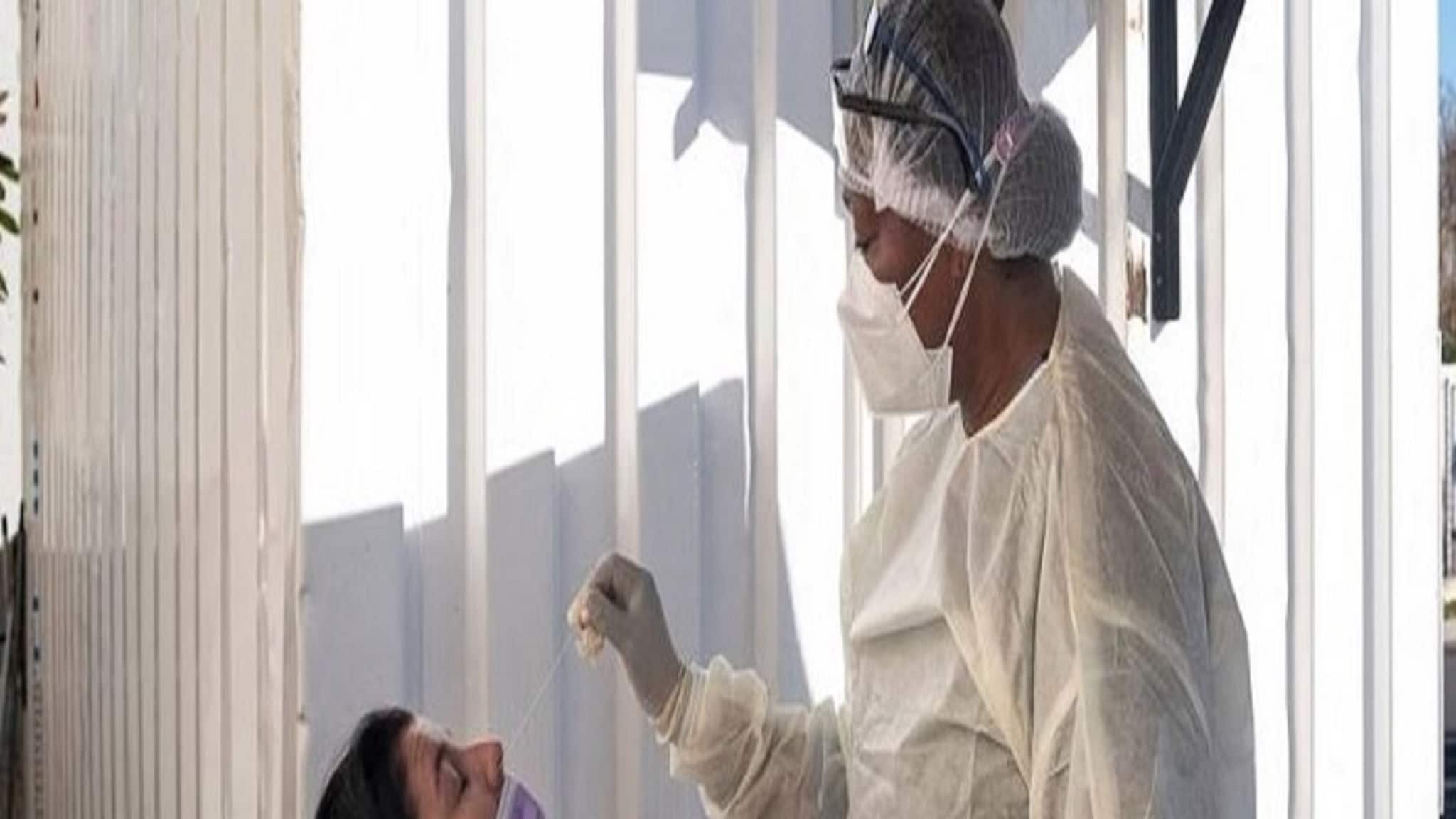 Coronavirus: ভিজে কাশি না শুকনো কাশি? কোভিডের সঙ্গে এর সম্পর্ক কী? আগেভাগেই জেনে সতর্ক হন Coronavirus: ভিজে কাশি না শুকনো কাশি? কোভিডের সঙ্গে এর সম্পর্ক কী? আগেভাগেই জেনে সতর্ক হন