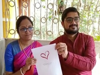 চাঁদে জমি কিনে স্ত্রী সায়ন্তিকাকে উপহার দিলেন পাঁশকুড়ার শান্তনু চক্রবর্তী