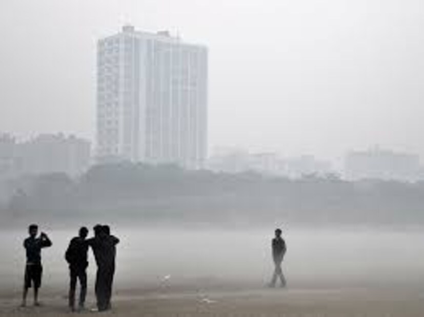সকালে কুয়াশা এবং পরে পরিষ্কার আকাশ ৷ আগামী ৪৮ ঘণ্টায় আরও বাড়বে তাপমাত্রা ৷ আগামী দু- দিন বাড়বে তাপমাত্রা। আজ ও কাল, বুধবার কুয়াশার পূর্বাভাস রয়েছে। Representative Image