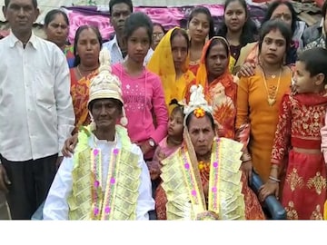 ঘোড়ায় চড়ে এলেন ৯০ এর পাত্র! পাত্রী ৮৫