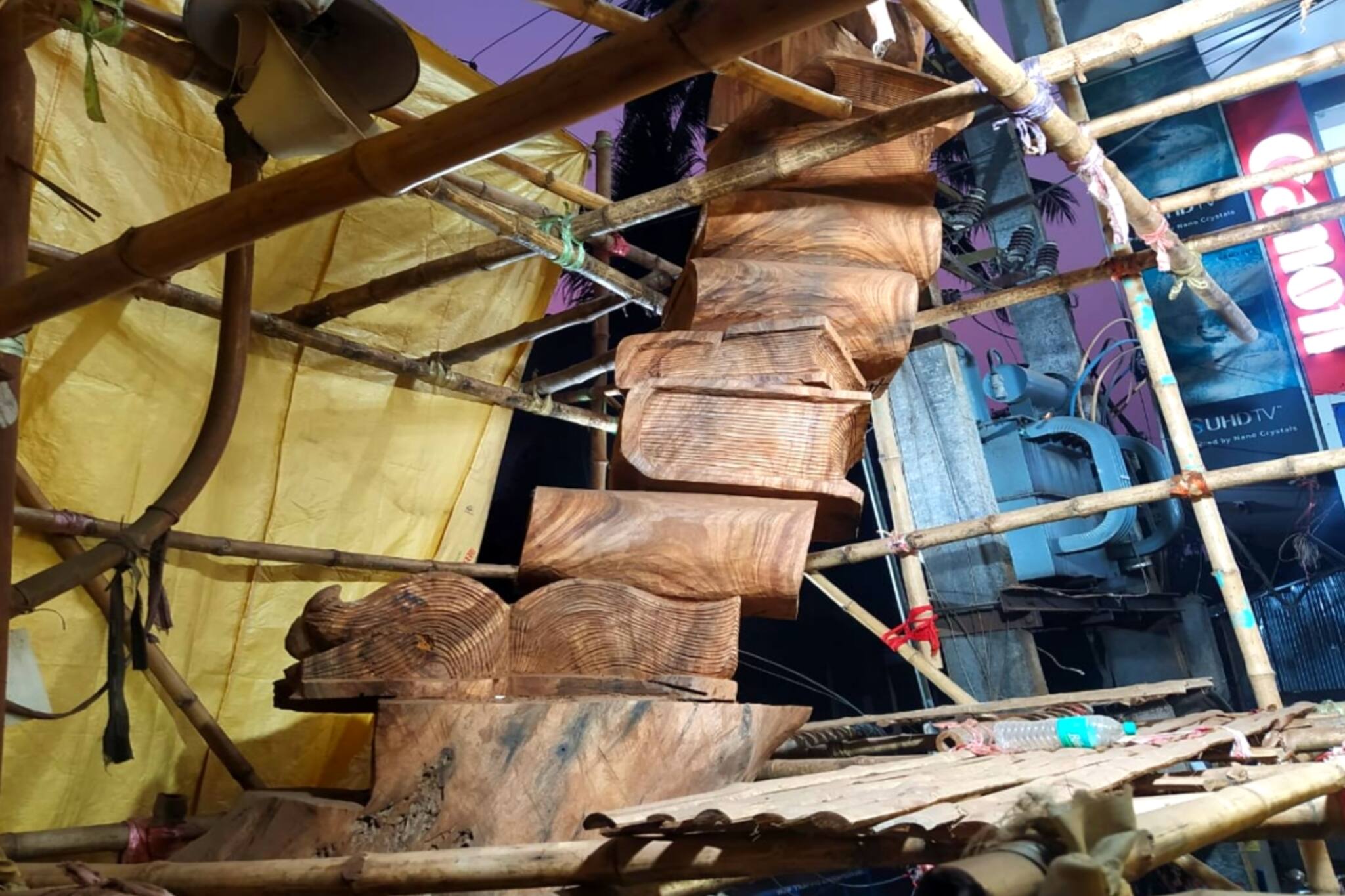 North 24 Parganas News- মরা গাছই হয়ে উঠছে শিল্পীর শিল্প সৃষ্টির ক্যানভাস