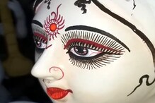 স্কুল খুলতেই ক্ষতির পরিমাণ কমাতে রাত জেগে ঠাকুর তৈরি মৃৎশিল্পীদের স্কুল খুলতেই ক্ষতির পরিমাণ কমাতে রাত জেগে ঠাকুর তৈরি মৃৎশিল্পীদের