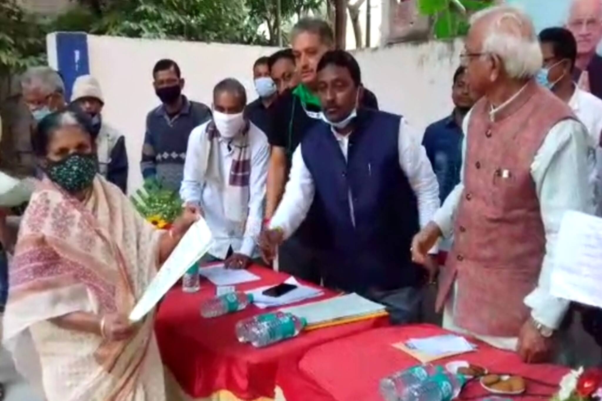 North 24 Parganas News- বসবাস করলেও ছিল না সরকারি নথি, জমির পাট্টা পেল উদ্বাস্তুরা
