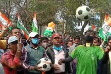 ক্রিকেট, ফুটবল খেলে মনোনয়নপত্র জমা তৃণমূলের