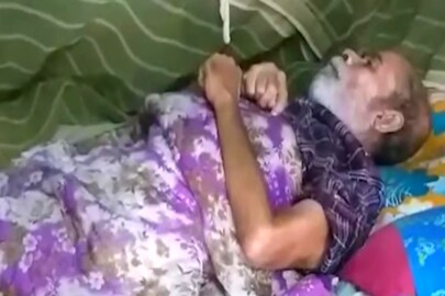 বিছানায় শয্যাশায়ী অচিন্ত্য দত্ত