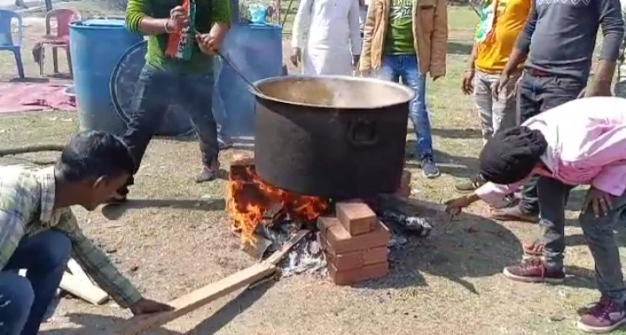 West Bardhaman News- ভোট পুজোকে কেন্দ্র করে দেদার পেট পুজোর আয়োজন তৃণমূলের