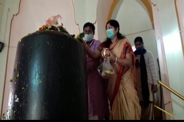 ভীম একাদশীতে সধবা-বিধবা মহিলারা অর্চনা করেন কৃষ্ণগঞ্জ শিবনিবাস মন্দির
