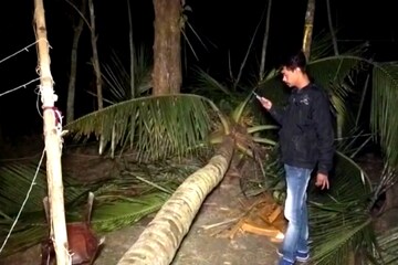 এই