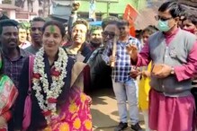 কেউ জয়ের আশায় প্রচারে, কেউ জয় পেয়ে বিজয় মিছিলে, পৌর ভোটে বিচিত্র চিত্র বীরভূমে কেউ জয়ের আশায় প্রচারে, কেউ জয় পেয়ে বিজয় মিছিলে, পৌর ভোটে বিচিত্র চিত্র বীরভূমে