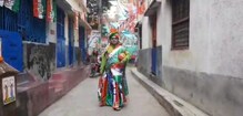 লক্ষ্মীর ভান্ডার নিয়ে লক্ষ্মী সেজে এলাকায় ঘুরছেন লক্ষ্মীকান্ত কর্মকার লক্ষ্মীর ভান্ডার নিয়ে লক্ষ্মী সেজে এলাকায় ঘুরছেন লক্ষ্মীকান্ত কর্মকার