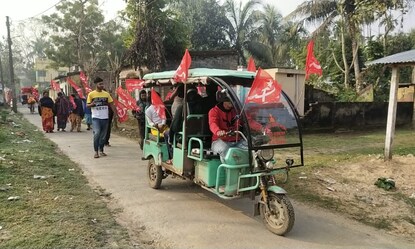 টোটো নিয়েই নির্বাচনী প্রচারে বেরিয়েছেন টোটো চালক সরোজ দাস