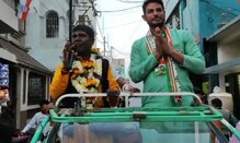 তৃণমূল প্রার্থীদের নির্বাচনী প্রচারে কাঁচা বাদাম ভাইরাল গান খ্যাত ভুবন বাদ্যকর তৃণমূল প্রার্থীদের নির্বাচনী প্রচারে কাঁচা বাদাম ভাইরাল গান খ্যাত ভুবন বাদ্যকর