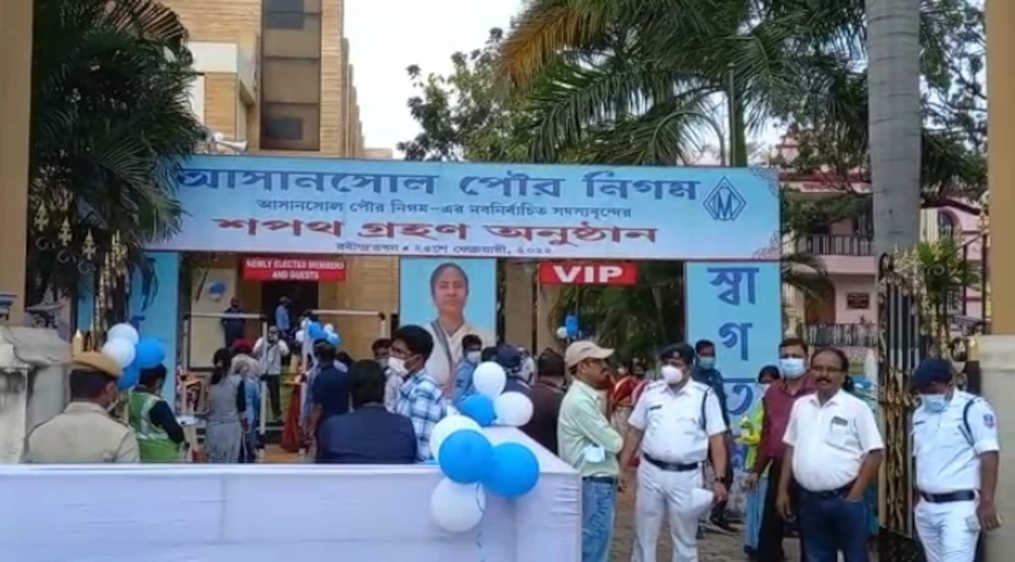 রবীন্দ্র ভবনে শপথ গ্রহণে হাজির নির্বাচিতরা