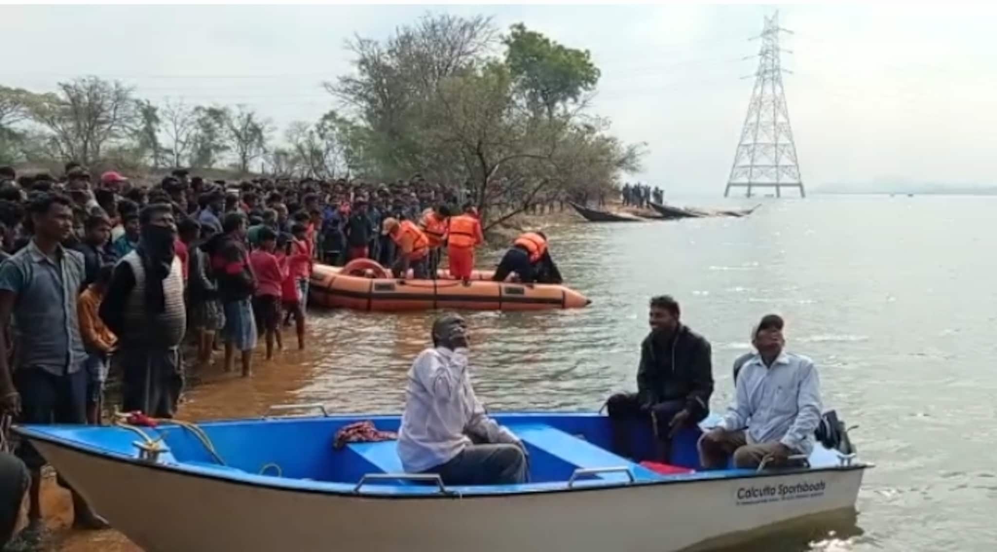 West Bardhaman News- বরাকর নদীবক্ষে ভয়ঙ্কর নৌকাডুবিতে কমপক্ষে ১৪ জন যাত্রীর মৃত্যুর আশঙ্কা