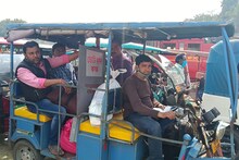 ই- রিক্সায় ভোট নিতে গেলেন ভোটকর্মীরা