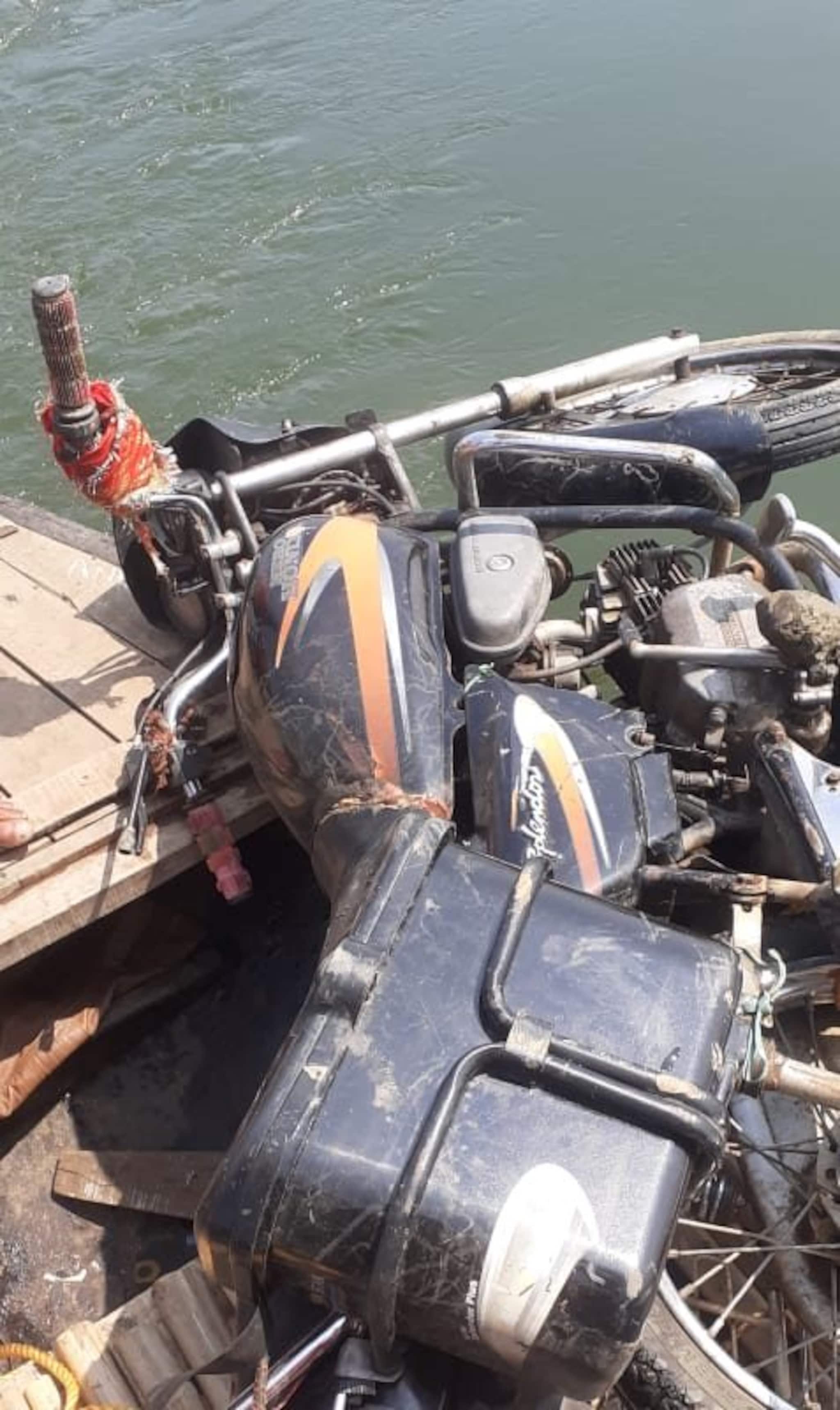 West Bardhaman News- বরাকর নদী থেকে উদ্ধার এক মহিলা সহ পাঁচজনের দেহ, নিখোঁজ অনেকে